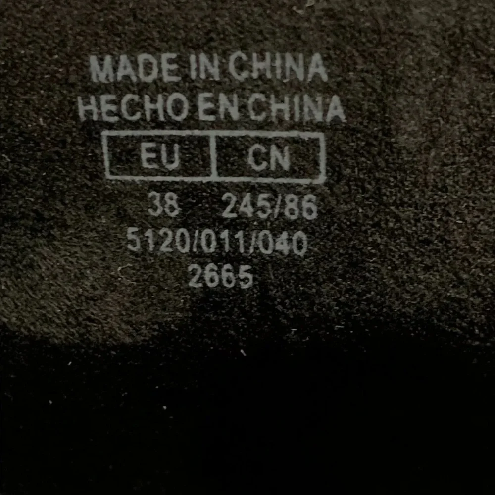 Pull and Bear Black Suede Zip Ankle Heeled Shoes Boots Size US 7 NWOB - Picture 8 of 8